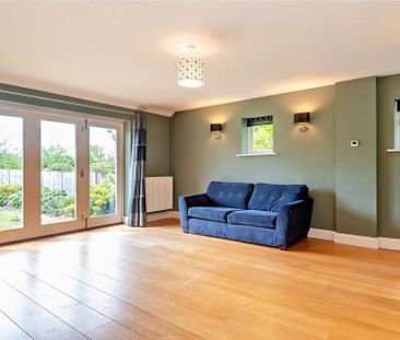 4 bedroom semi-detached house to rent - Photo 2