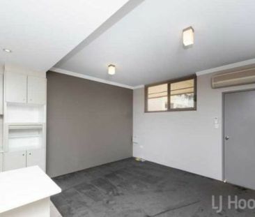 Modern Two Bedroom Ensuite Unit - Photo 4