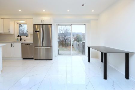 For Lease - 384 Riverstone Drive, Oakville, Ontario - Photo 4