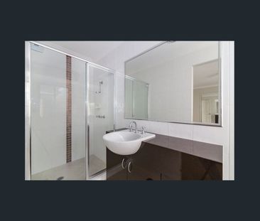 Spacious Family Home - Photo 3