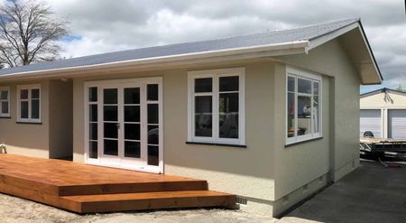 Private sunny 3 bedroom home - Photo 2