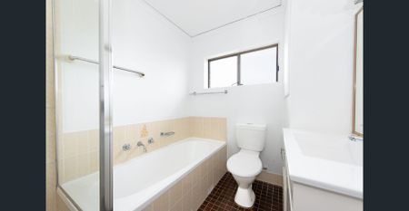 SUNDRENCHED, CITY SKYLINE VIEWS - LEVEL 6 - BEACHSIDE APARTMENT - Photo 2