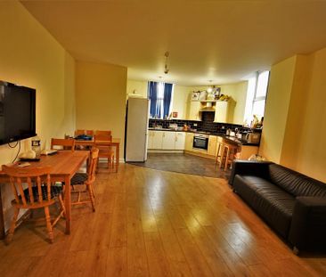 5 bedroom flat to rent - Photo 2