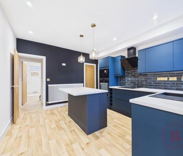 3 bedroom end of terrace house to rent - Photo 2