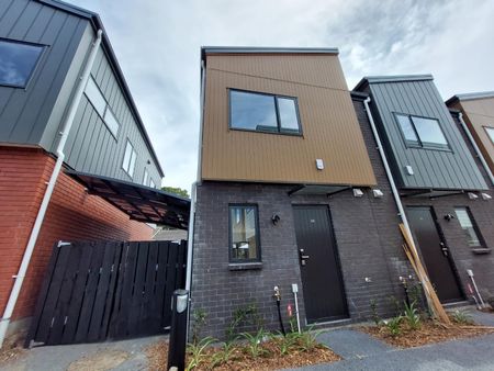 Cozy Townhouse in Mt Wellington - Photo 5