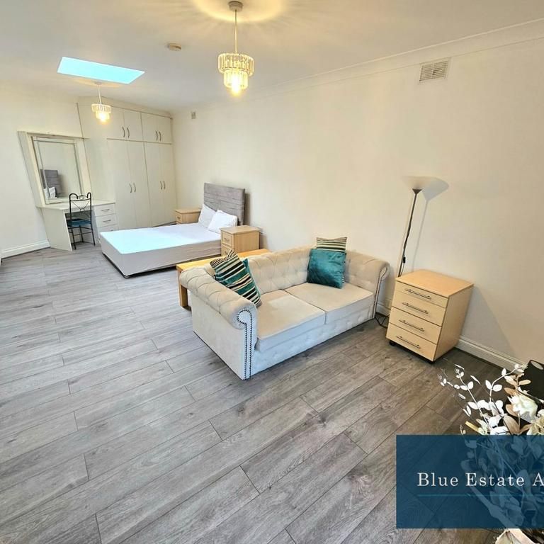 Studio to rent - Photo 1