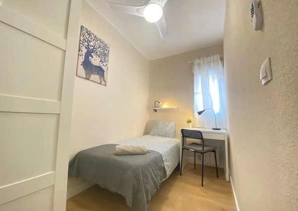 Calle de Pico de Alba, Madrid, Community of Madrid 28053