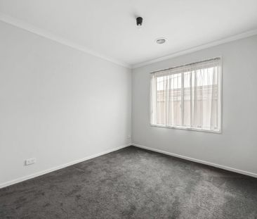 Modern and low maintenance Living - Photo 3