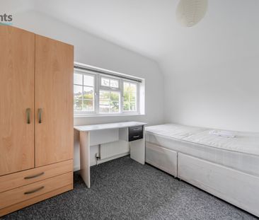 4 bedroom semi-detached house to rent - Photo 4