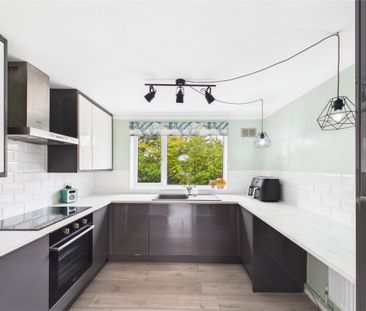 2 bed First Floor Flat for rent - Photo 4
