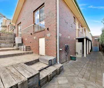 Charming 3 Bedroom Home in Prime Location! - Photo 6