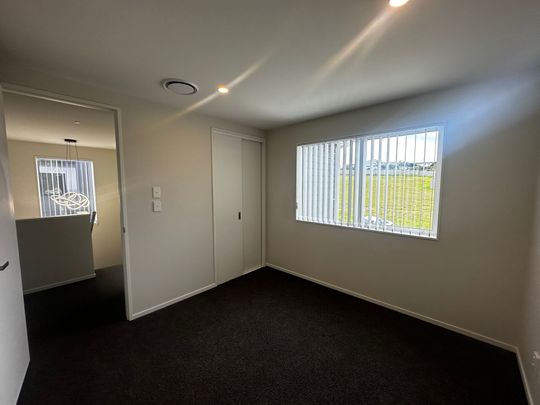 Brand-New Family Home in Beachlands&comma; Ready for You&excl; - Photo 1