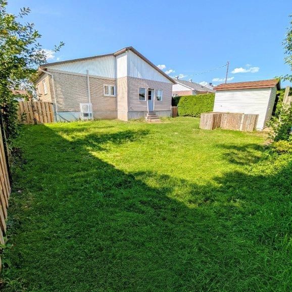 Spacieuse maison 3 chambres à louer – 6050 rue Auclair Brossard 5 1/2 - Photo 1