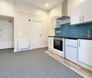 Ground floor flat to rent - Photo 2