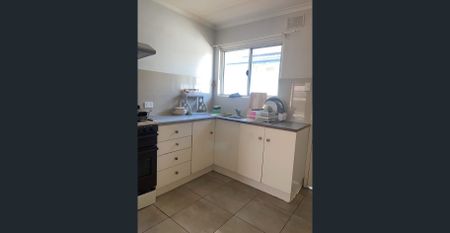 Low Maintenance 2 Bedroom Unit - Photo 5