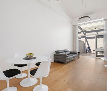 Fully Furnsihed Loft Style Apartment in Popular Surry Hills - Photo 6