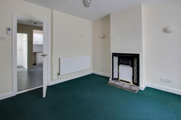 2 bedroom end of terrace house to rent - Photo 1