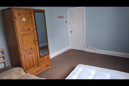 Room in a Shared House, Wells Road, BS4 - Photo 2