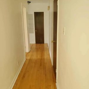 3 1/2 IMMEDIATE - RENOVE - VILLE ST LAURENT - PRES DU REM - Photo 2