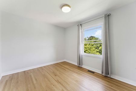 22 Welkin Crescent. Charming 4-Bedroom Home for Rent - Photo 2
