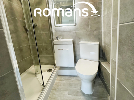 1 bedroom in a house share to rent - Photo 2