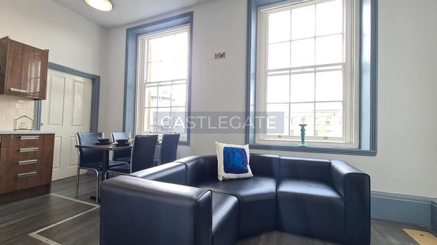 1 bedroom in a flat share to rent - Photo 1