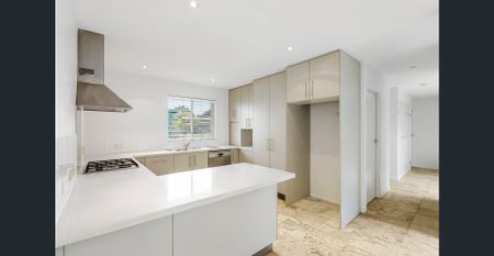 Executive home close by the river - Photo 2