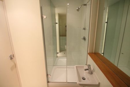 Elvedon Road, Feltham,TW13 - Photo 4