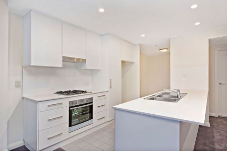 Ultra-Spacious, Central Location **Available 17/12/25 ** - Photo 3