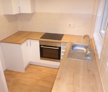 2 bed Terraced - To Let - Photo 2