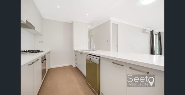 Large Penthouse, As Good As a 3 Bedder, With Panoramic Views - Photo 1