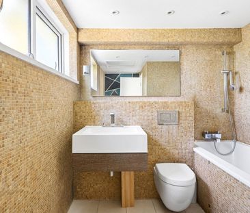 Brackley, Weybridge, Surrey, KT13 - Photo 2