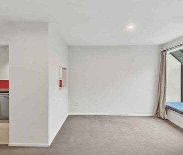 RICCARTON - TWO BEDROOM TOWNHOUSE, HEAT PUMP, SINGLE GARAGE - Photo 1