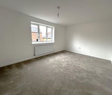 2 bedroom semi-detached house to rent - Photo 2