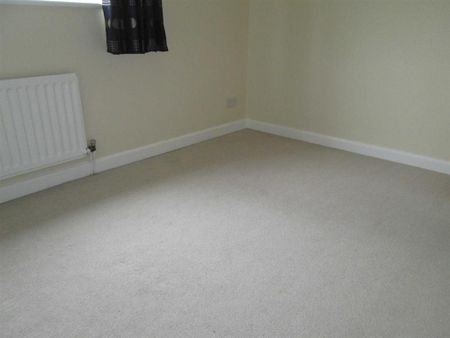 4 bedroom semi-detached house to rent - Photo 5