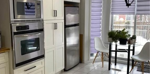 Maison de ville meublée et rénovée a Longueuil – Cadre résidentiel calme - Photo 2