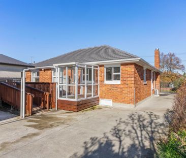 Spacious 3-Bedroom Brick & Tile Home - Photo 1