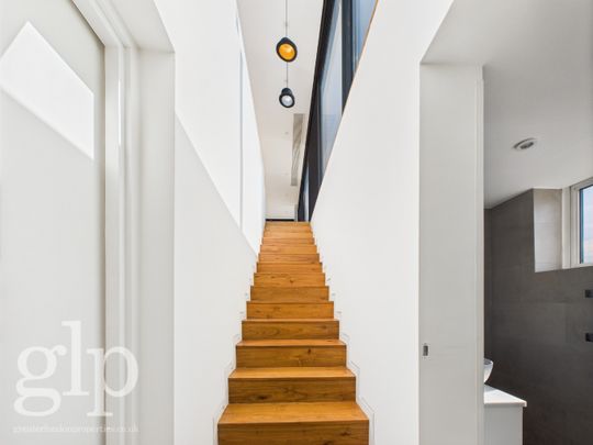 2 Bedroom Penthouse, Dean Street, London, Greater London, Soho, W1D - Photo 1