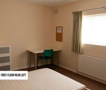 4 bedroom semi-detached house to rent - Photo 3