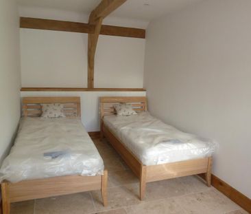 2 bedroom semi-detached house to rent - Photo 4