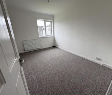 3 bedroom end of terrace house to rent - Photo 4