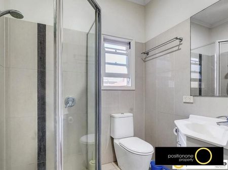 Extra Large Air Conditioned Bedroom | Rent includes Electricity, Wifi & Water - Photo 5