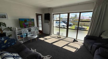 Charming renovated home - Photo 2