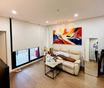 6 Kingsborough Way, Sydney - Photo 1