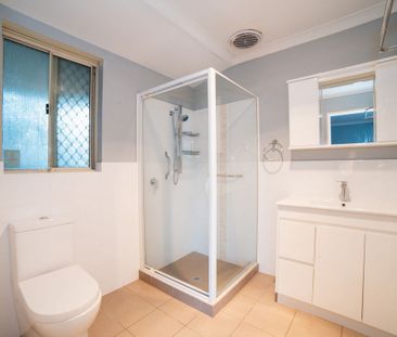 Spacious Family Haven with Charm, Comfort & Fruit Trees – A Perfect... - Photo 6