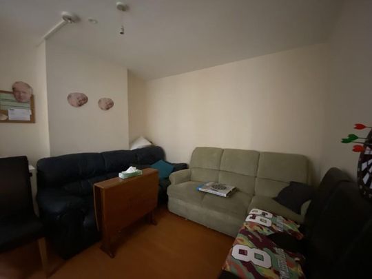 5 bedroom semi-detached house to rent - Photo 1