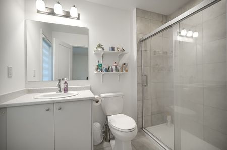 For Lease - 125 Lyall Stokes Circle, East Gwillimbury, Ontario - Photo 4