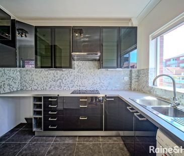 Modern Comfort Meets Urban Convenience - Kensington Townhouse - Photo 6