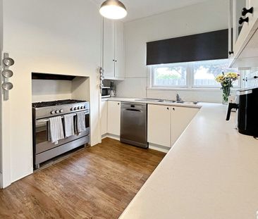 COTTAGE LIVING WITH SPACE TO RELAX - Photo 6