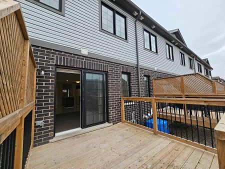 For Lease - 209 Woodmeadow Court, Kitchener, Ontario - Photo 2